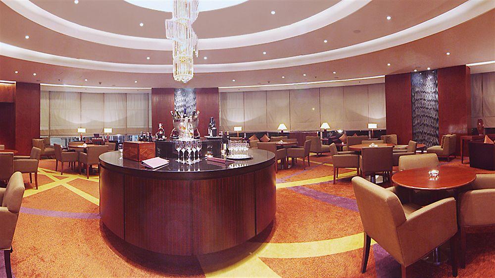 New Coast Hotel Манила Экстерьер фото The lounge at the airport