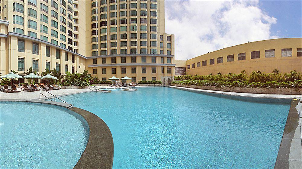 New Coast Hotel Манила Экстерьер фото The swimming pool at the Shangri-La Hotel, Kuala Lumpur