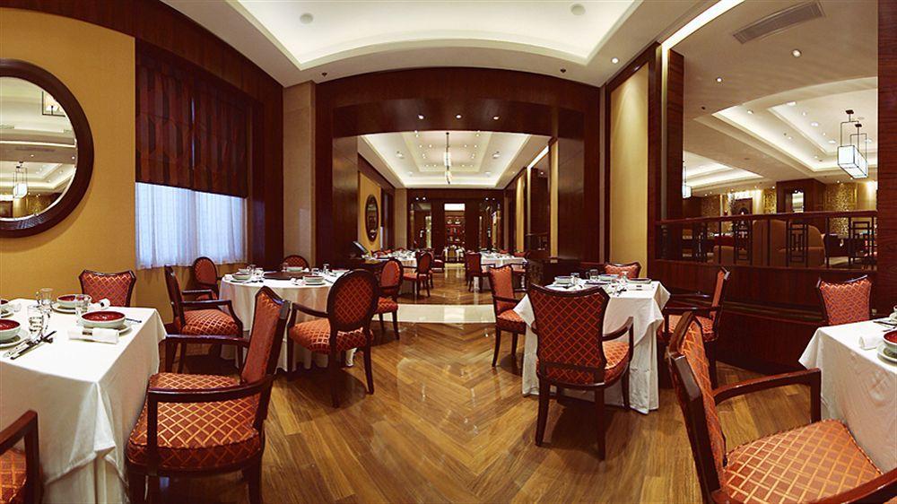 New Coast Hotel Манила Экстерьер фото The restaurant