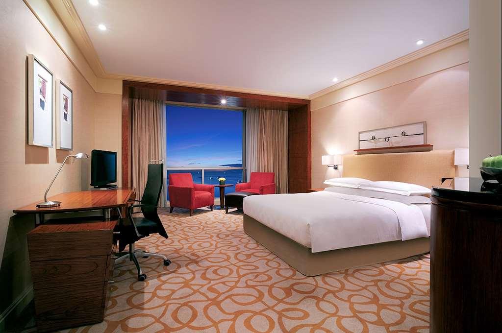 New Coast Hotel Манила Номер фото A room at the hotel
