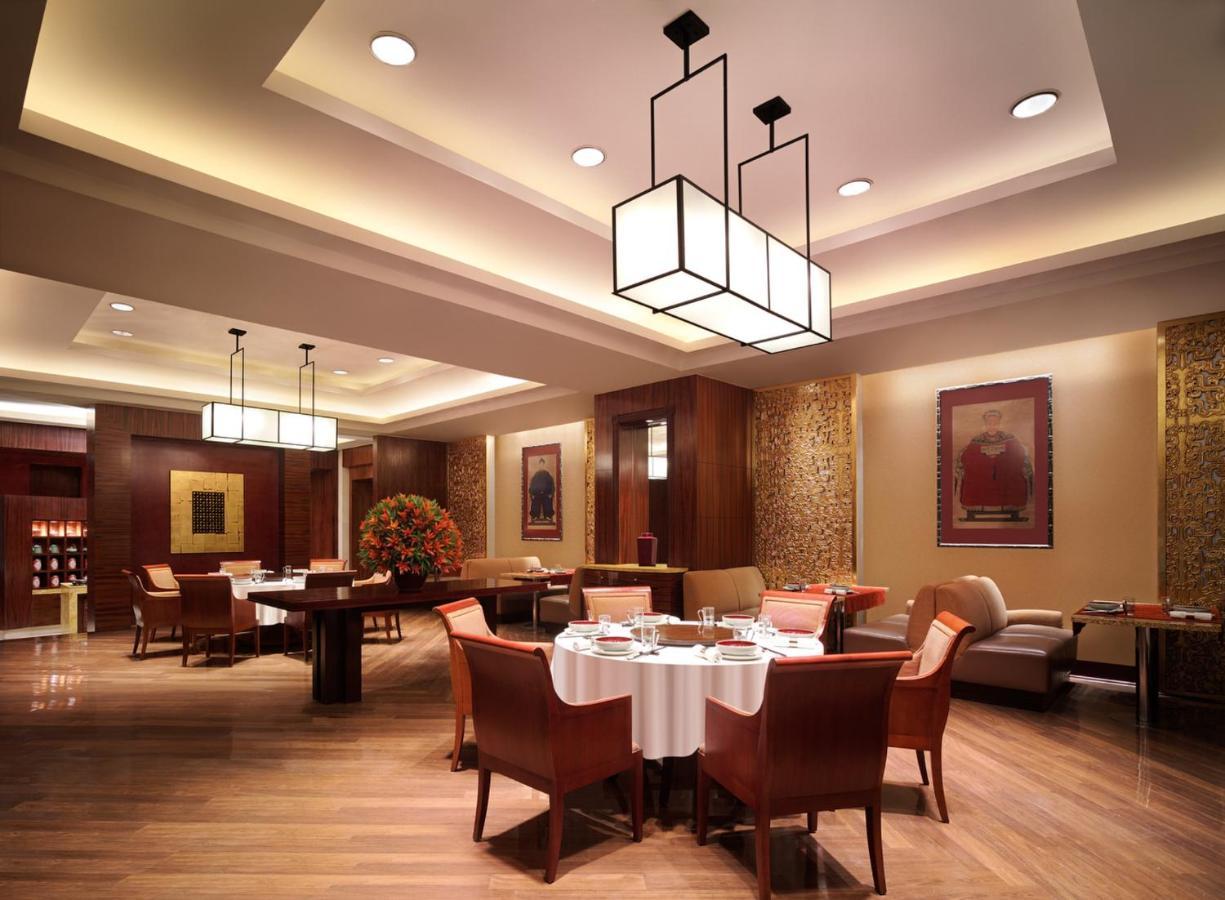 New Coast Hotel Манила Экстерьер фото The interior of the restaurant