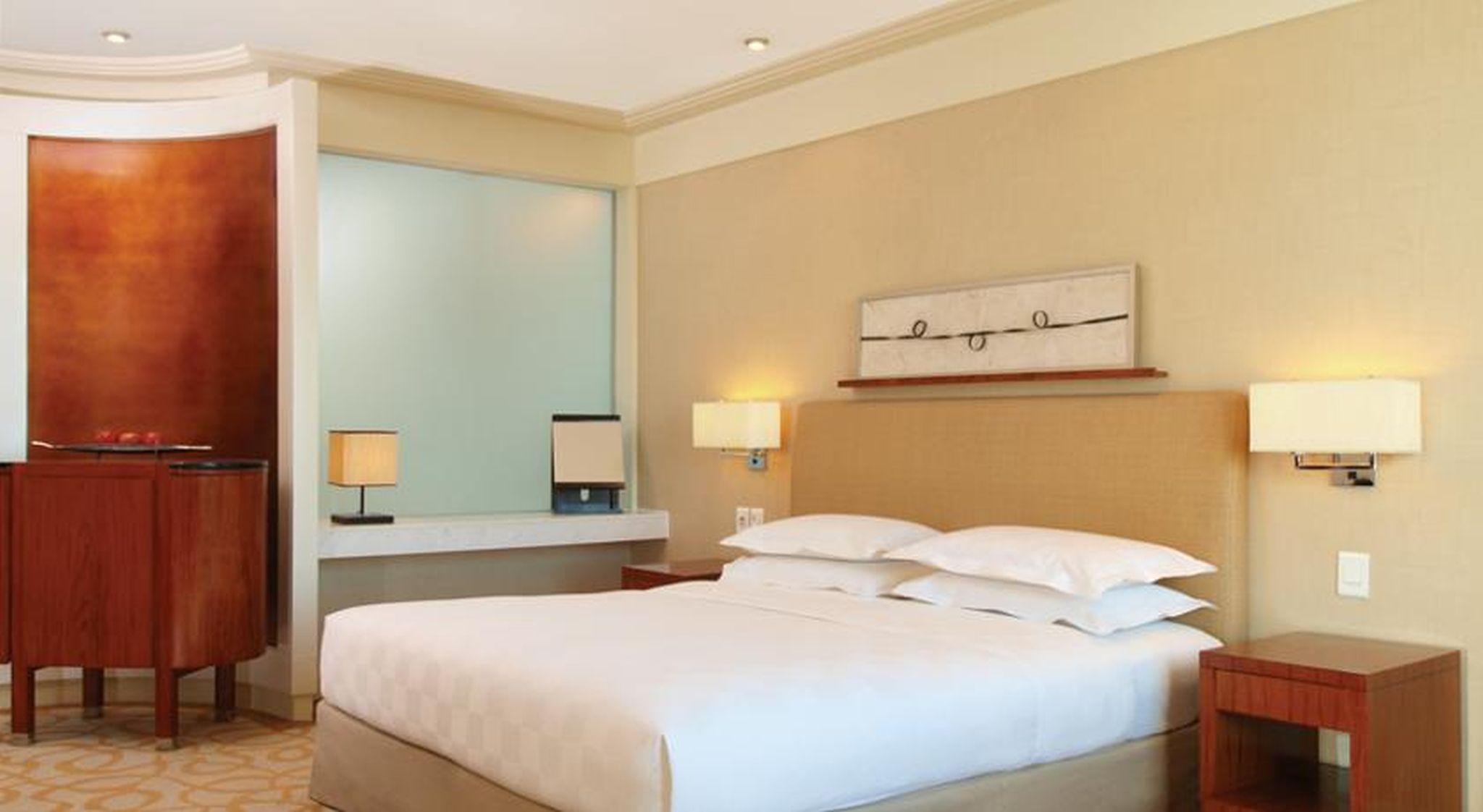New Coast Hotel Манила Экстерьер фото A bedroom at the hotel