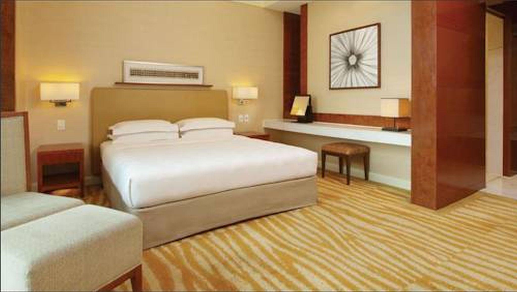 New Coast Hotel Манила Экстерьер фото A room at the hotel