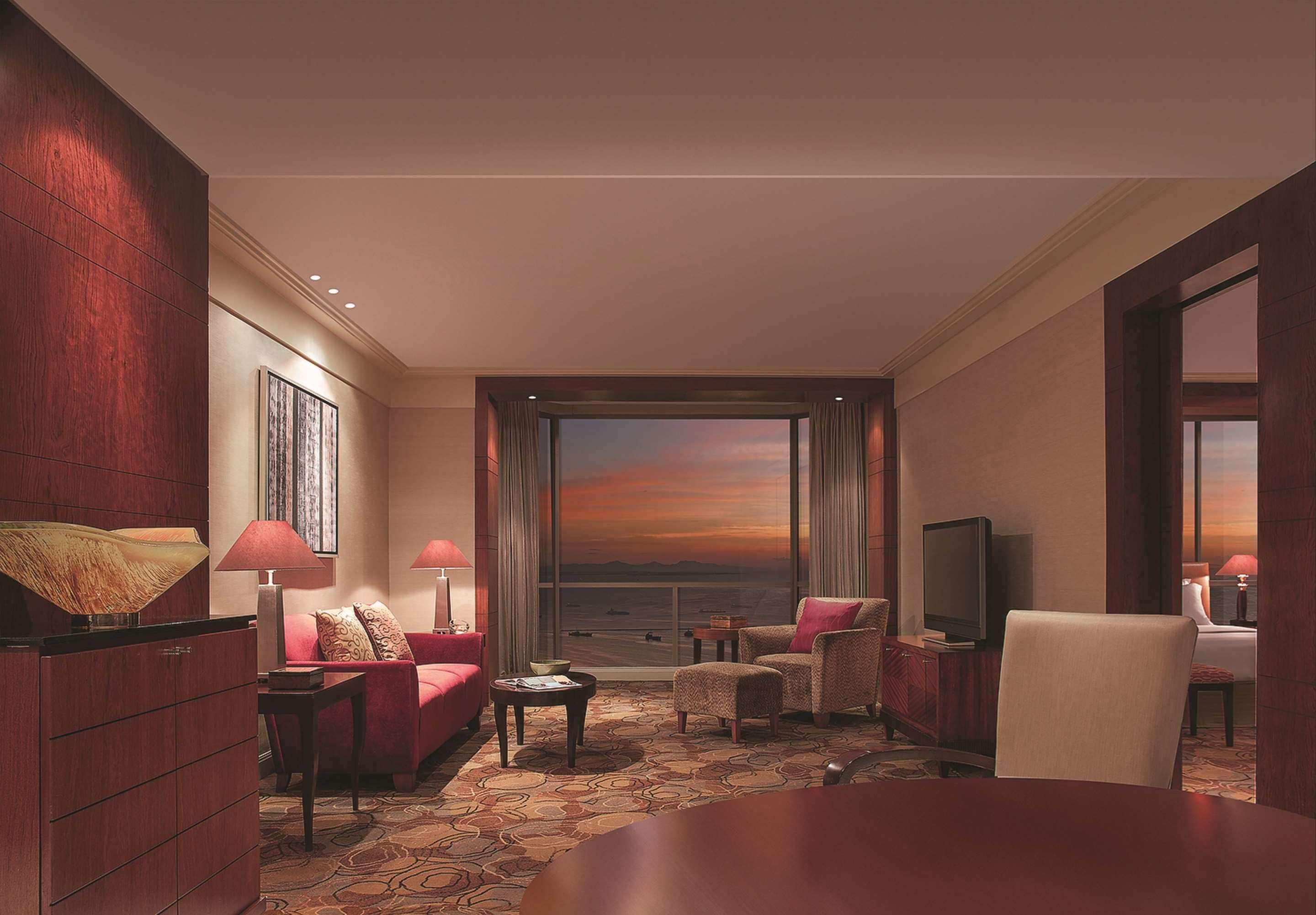 New Coast Hotel Манила Экстерьер фото A suite at the Ritz-Carlton, Chennai