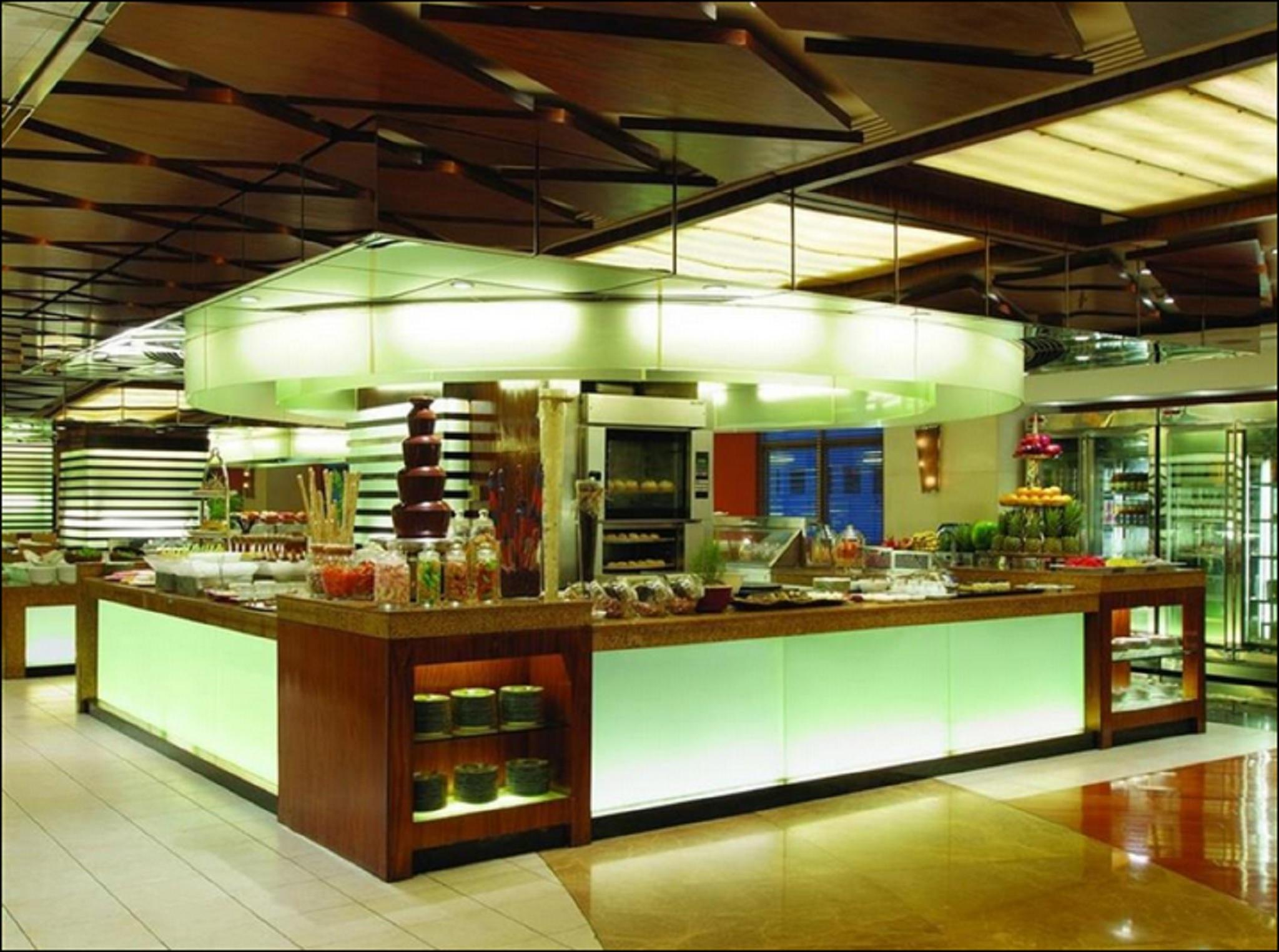 New Coast Hotel Манила Экстерьер фото The buffet at the lobby