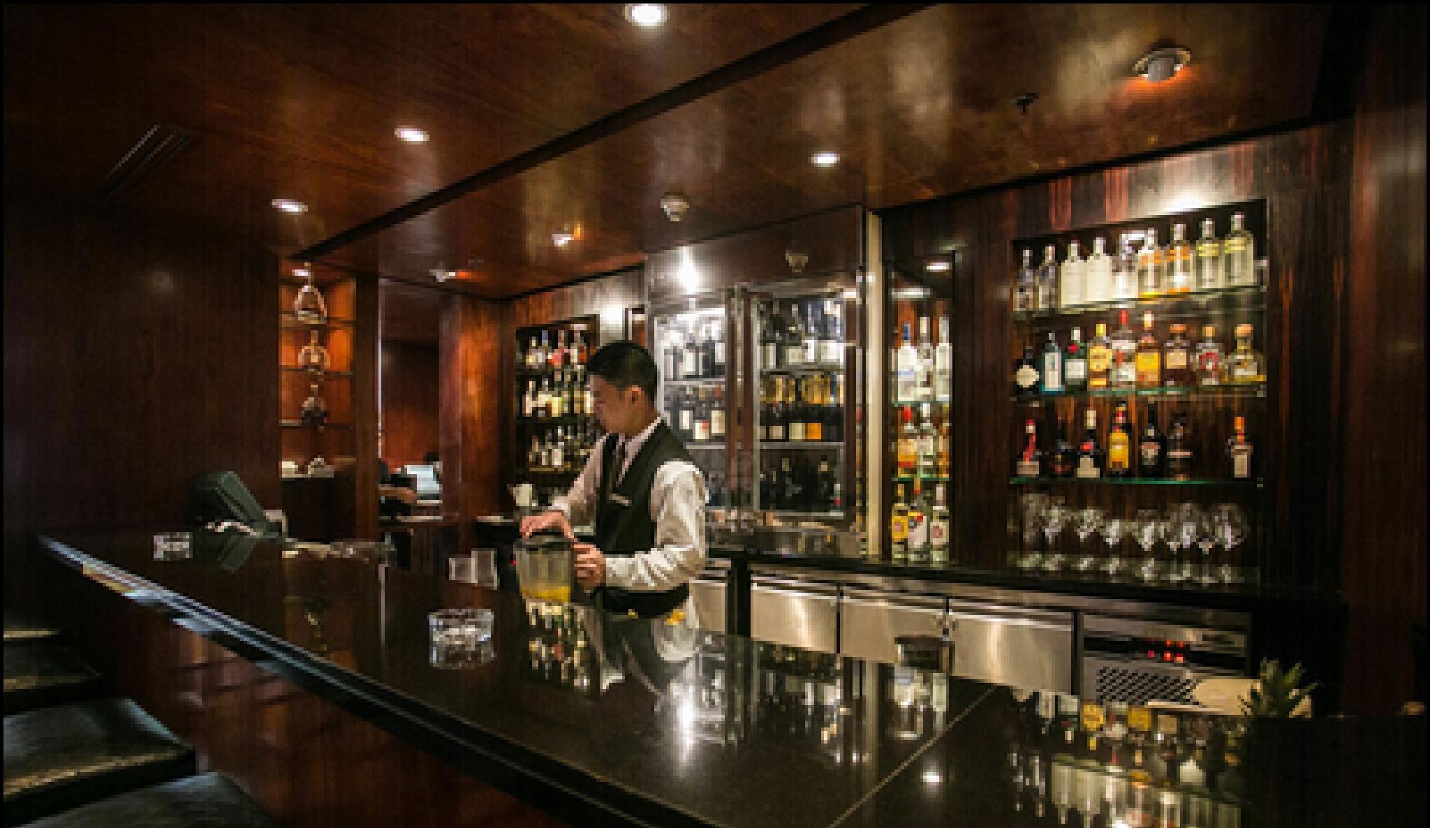 New Coast Hotel Манила Экстерьер фото A bartender at work