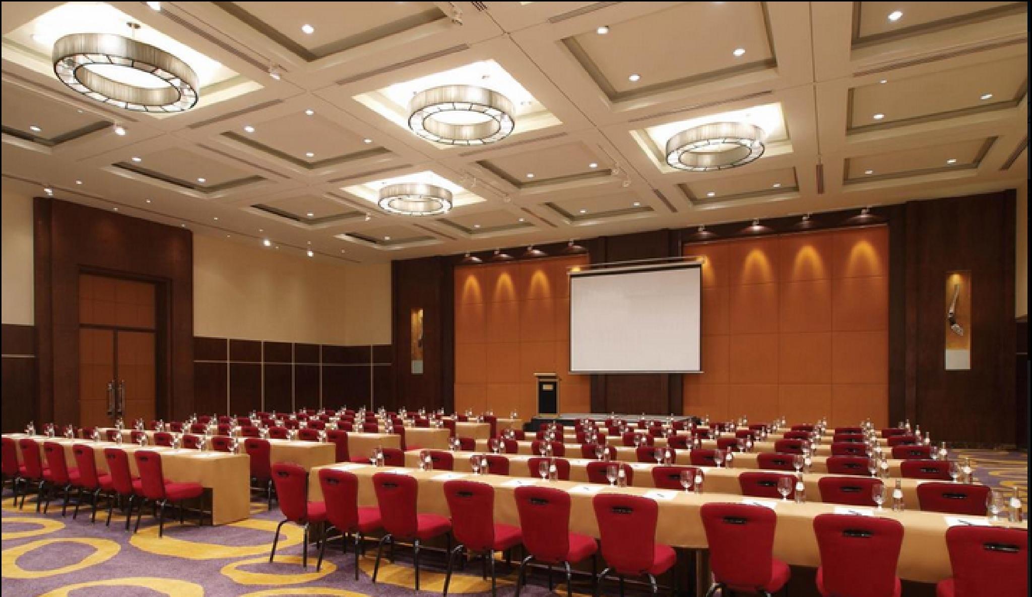 New Coast Hotel Манила Экстерьер фото A conference room