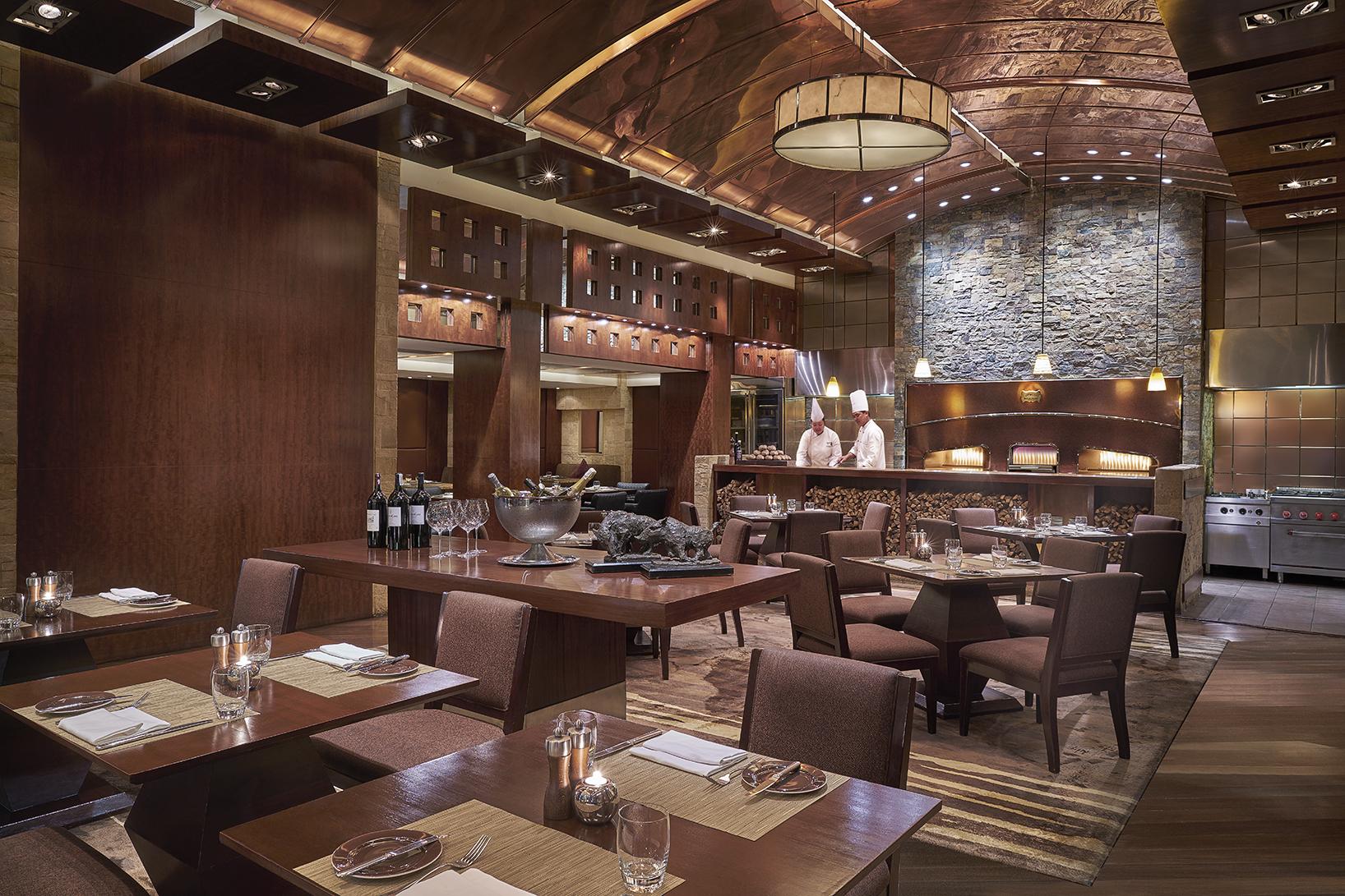 New Coast Hotel Манила Экстерьер фото The interior of the restaurant