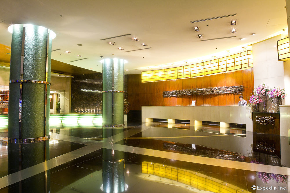 New Coast Hotel Манила Экстерьер фото The lobby of the hotel