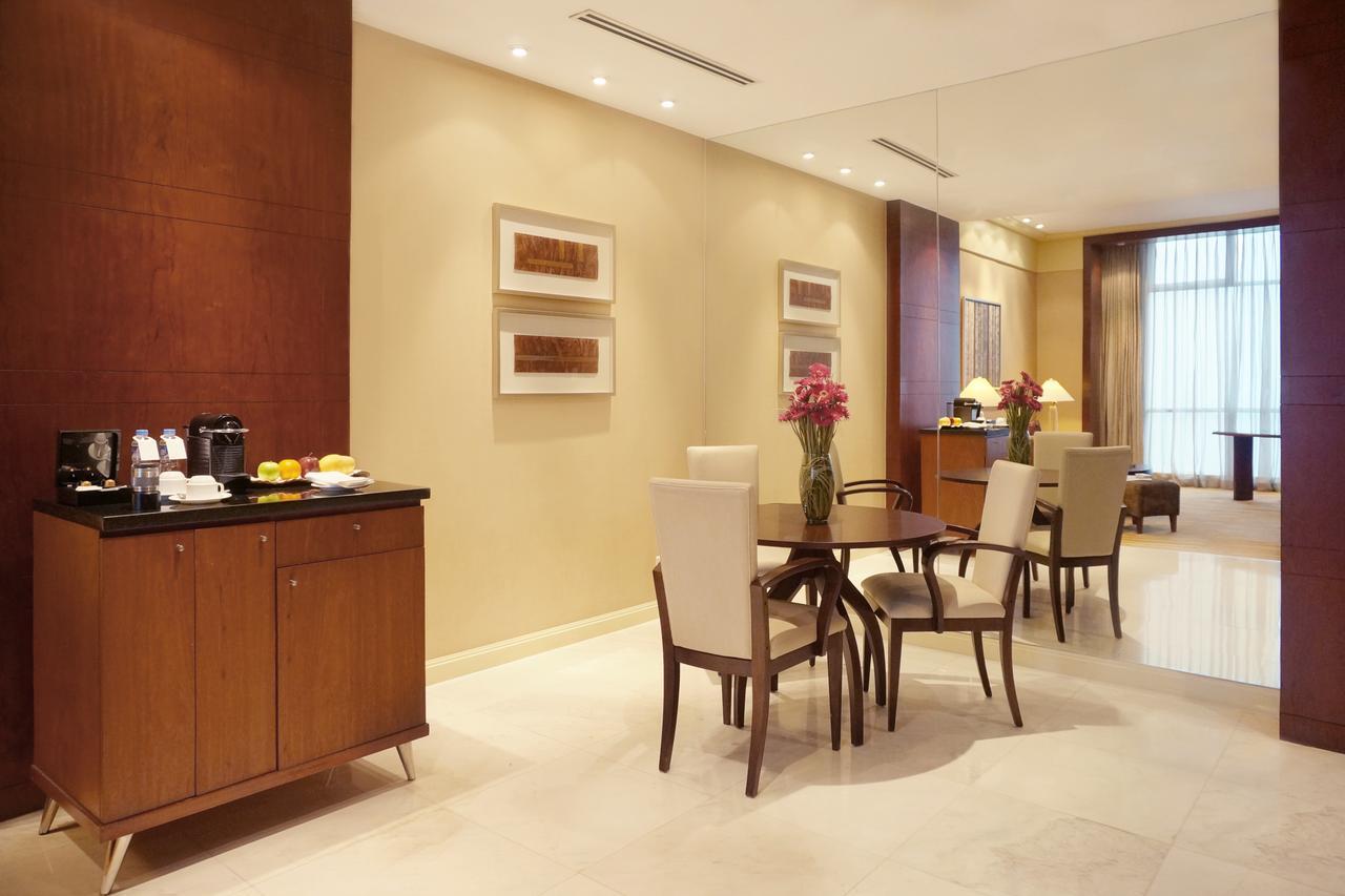 New Coast Hotel Манила Экстерьер фото A suite at the Fairmont San Francisco
