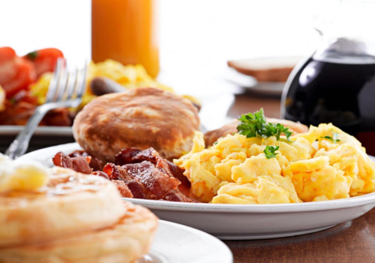 New Coast Hotel Манила Экстерьер фото Scrambled eggs