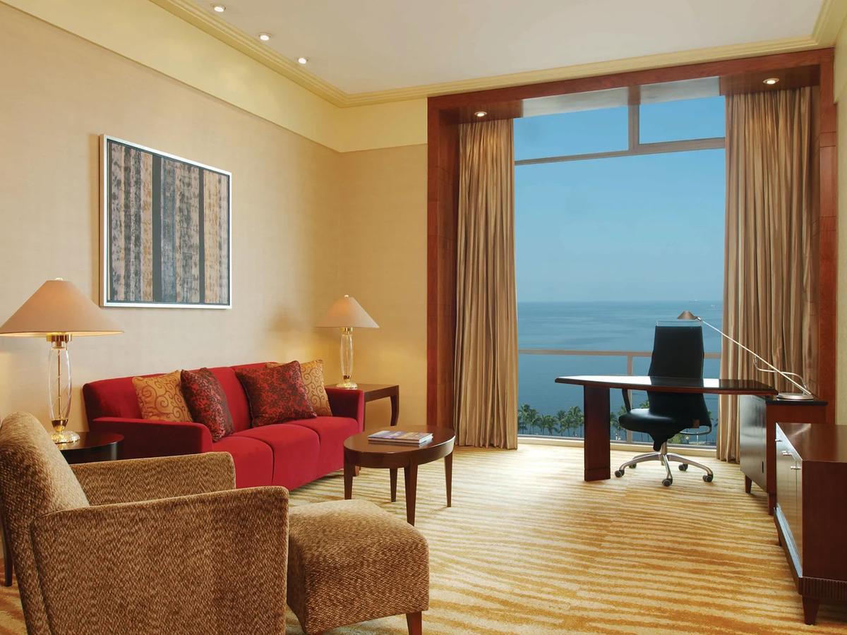 New Coast Hotel Манила Экстерьер фото A suite at the Taj Bengal