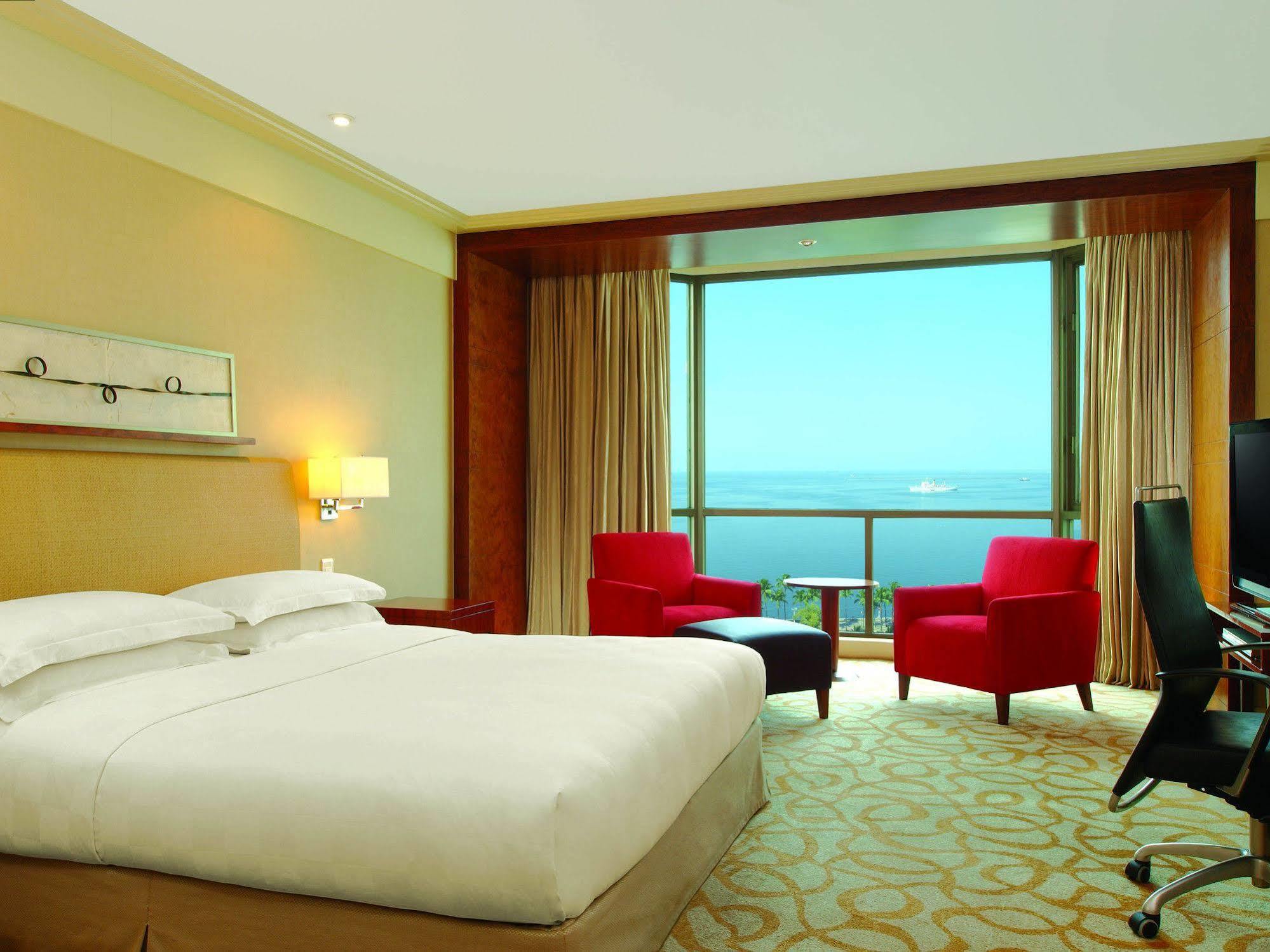 New Coast Hotel Манила Экстерьер фото A room at the Jumeirah Beach Hotel