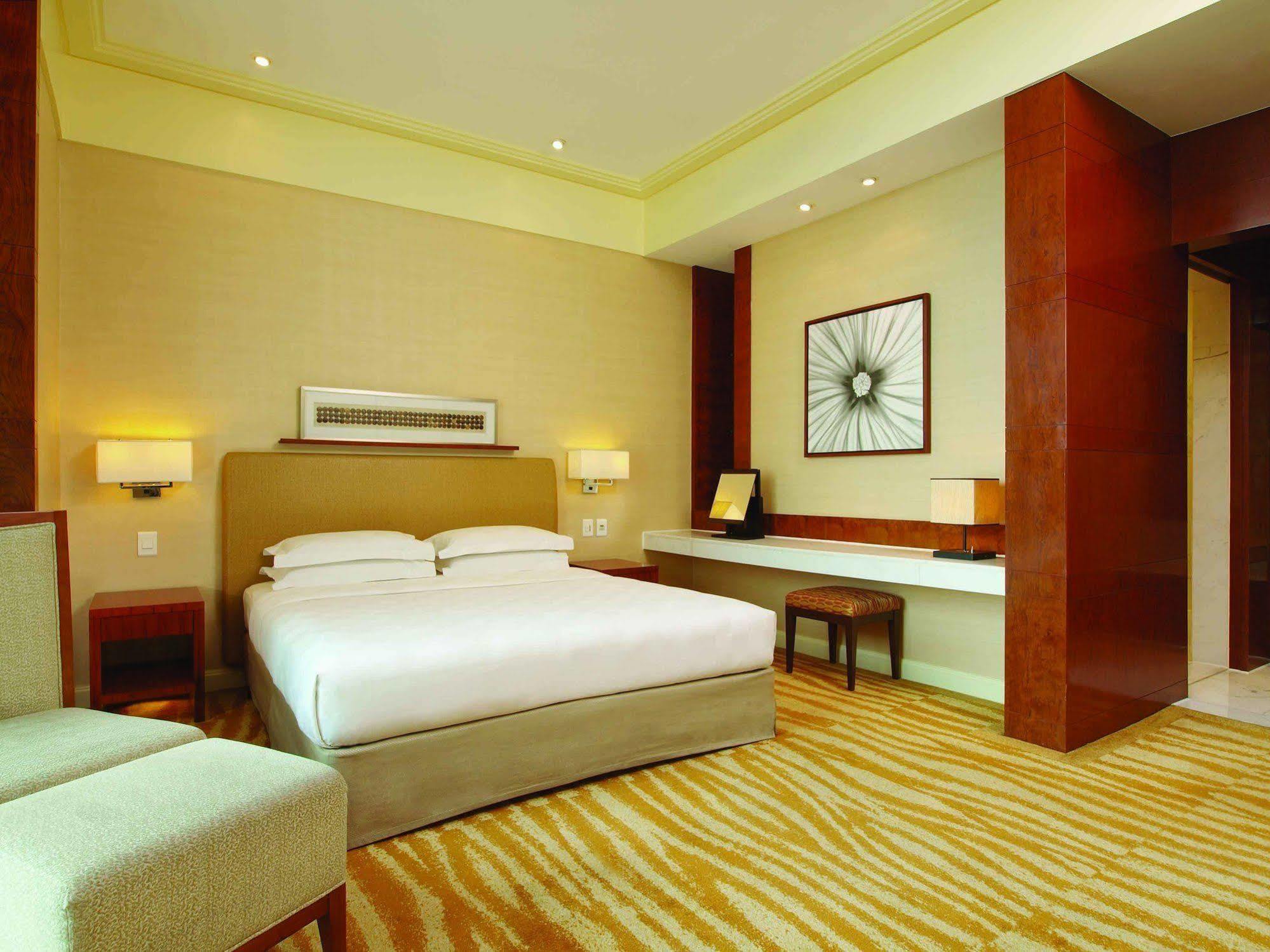 New Coast Hotel Манила Экстерьер фото A room at the hotel