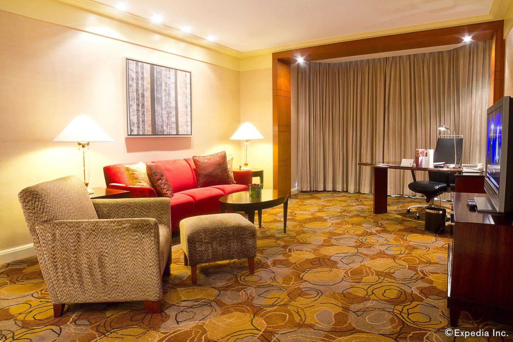 New Coast Hotel Манила Экстерьер фото A suite at the hotel