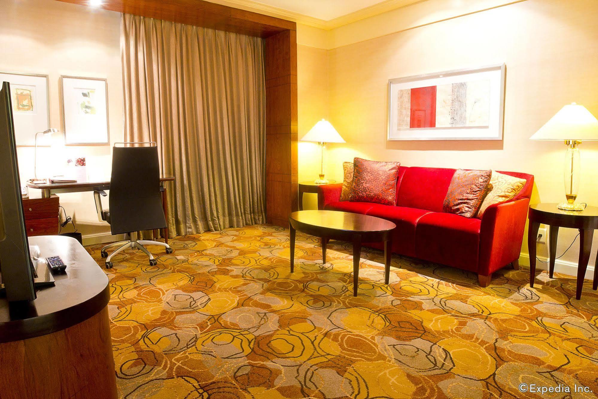 New Coast Hotel Манила Экстерьер фото A living room in a suite at the Shangri-La Hotel, Kuala Lumpur