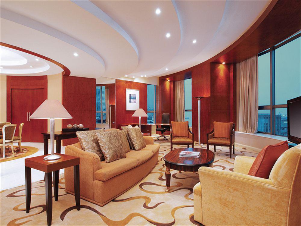 New Coast Hotel Манила Экстерьер фото A suite at the hotel