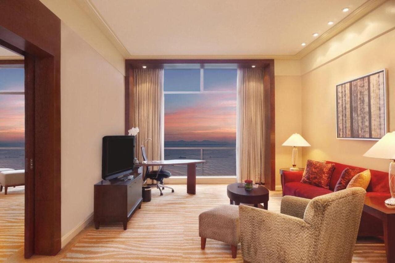 New Coast Hotel Манила Экстерьер фото Living room